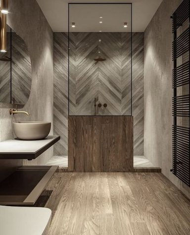 Salle de bains moderne avec un mur en chevron et un mobilier en bois élégant.