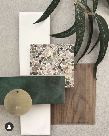 Échantillons de matériaux comprenant du vert, du bois, du blanc et des textures variées.